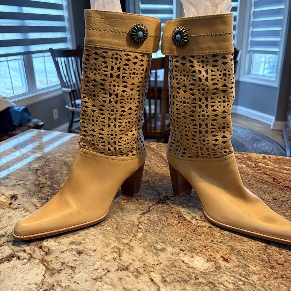 Stuart Weitzman  6M Leather  Gold W/Turquoise Medallion NWT  Spot On Toe - Picture 6 of 16